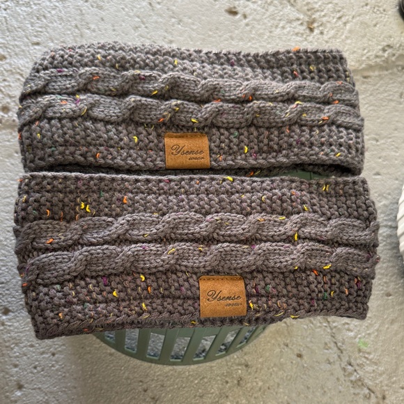 NWOT 2 pack ear warmer headbands woman’s - Picture 1 of 2